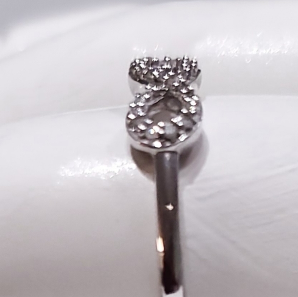 CERTIFIED 14kt White Gold, 22-Stone Diamond Infinity Ring - Picture 4 of 11